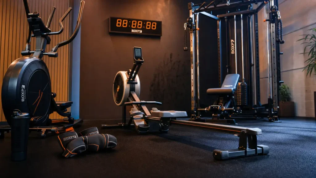 Rameur, vélo elliptique ou homegym : quel appareil de sport complet choisir ?